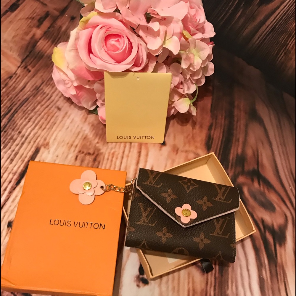 Inspired Monogram pink flower 🌸 small wallet !